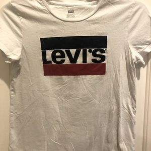 Levi womens Tshirt medium